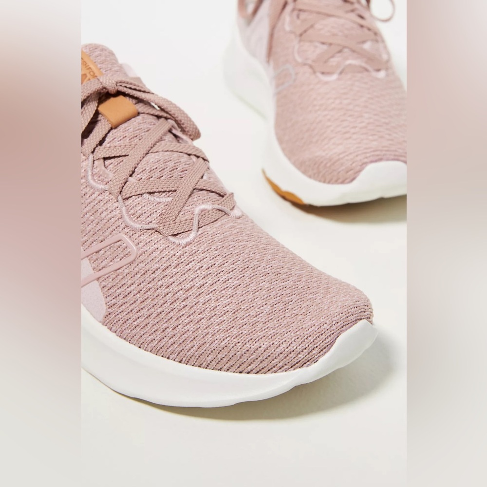 NWOB Fresh Foam Roav V2 Sneakers - Picture 4 of 5